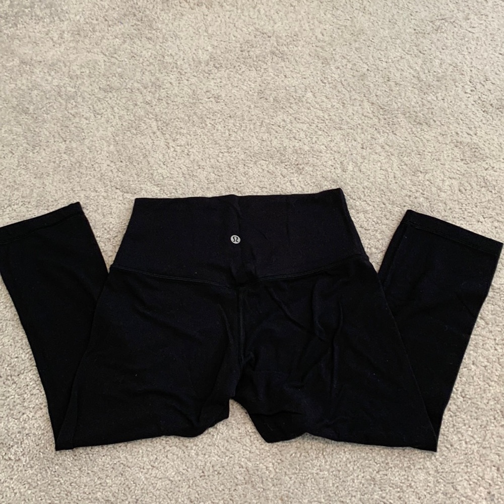 Black LuLulemon cropped leggings, size 6